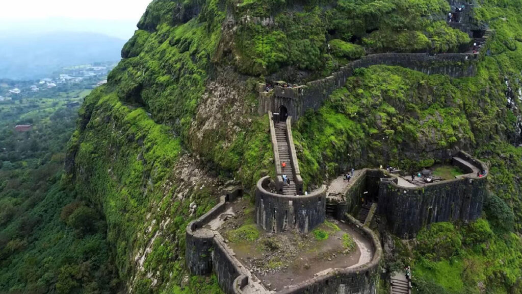 lohagad fort information in marathi