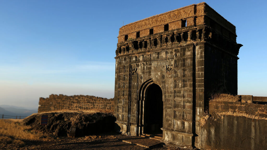 Raigad Fort information in marathi